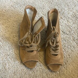 NWOT Joyfolie Piper Boots, Girls size 13. Great condition